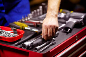 Read more about the article Why Having an Auto Repair Tools in Your Vehicles is Important